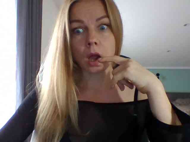 BlondaTina webcam