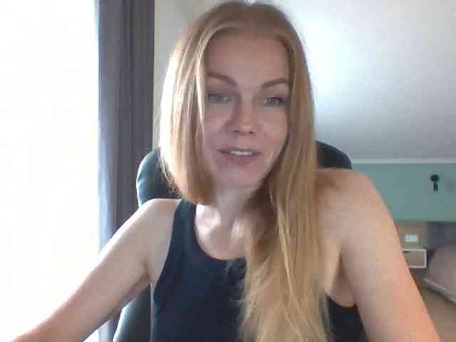 BlondaTina webcam