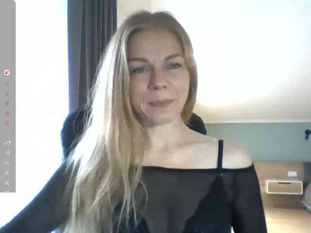 BlondaTina webcam