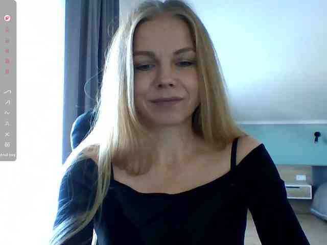 BlondaTina webcam