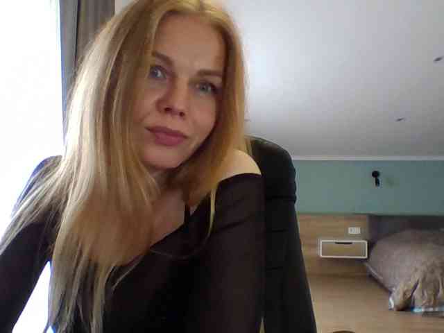 BlondaTina webcam