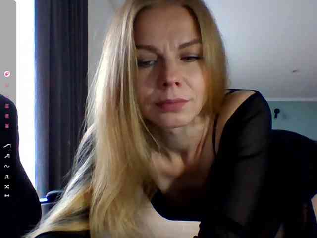 BlondaTina webcam