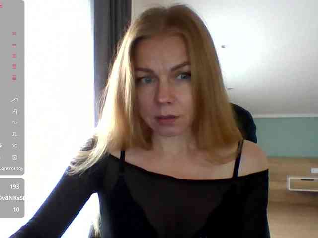 BlondaTina webcam