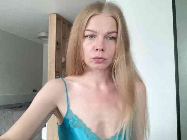 BlondaTina webcam