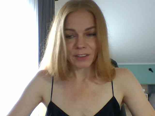 BlondaTina webcam