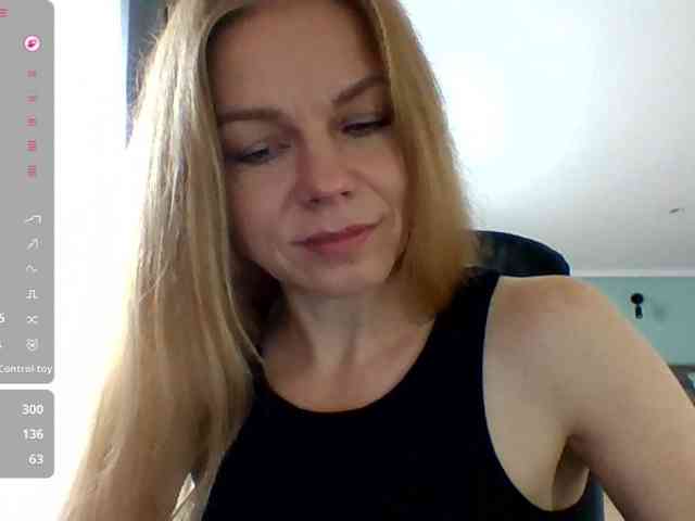 BlondaTina webcam