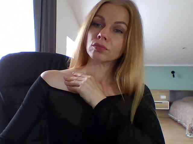 BlondaTina webcam