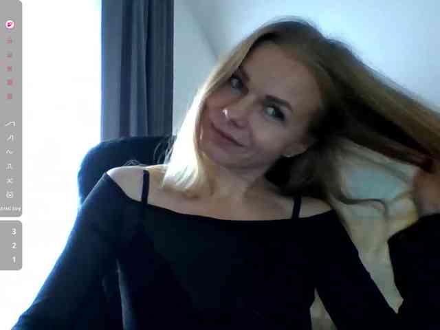 BlondaTina webcam