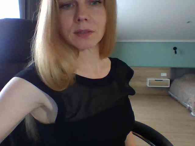 BlondaTina webcam