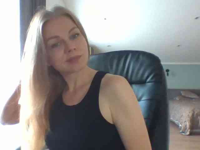BlondaTina webcam