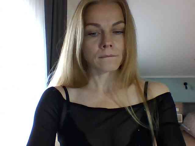 BlondaTina webcam