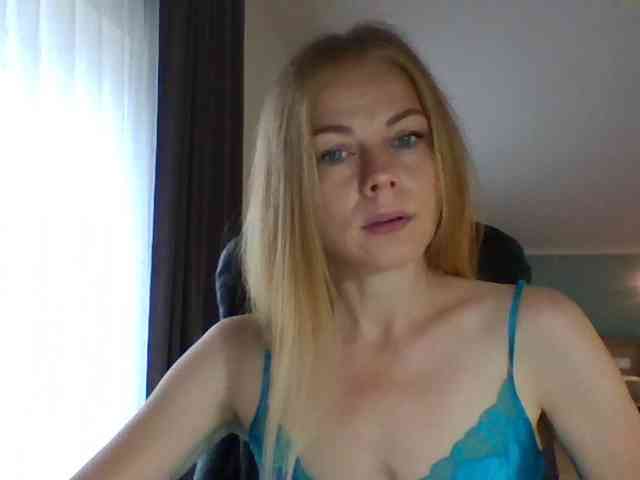 BlondaTina webcam