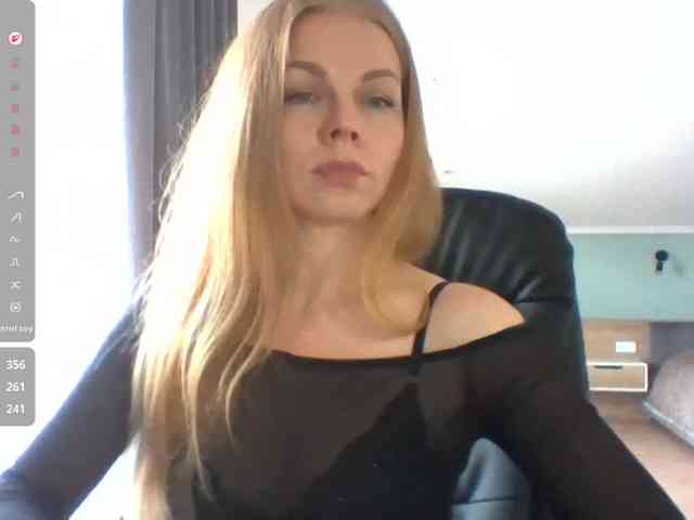 BlondaTina webcam