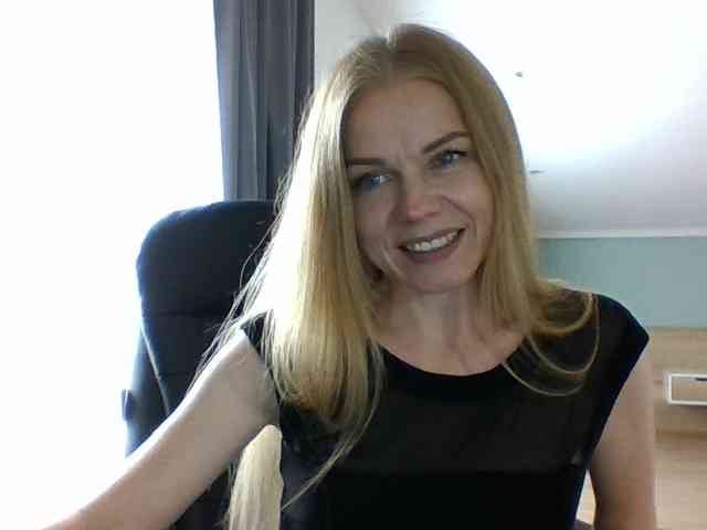 BlondaTina webcam