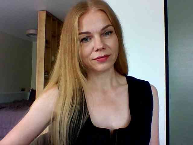 BlondaTina webcam