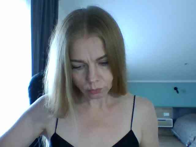BlondaTina webcam