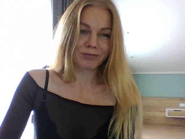 BlondaTina webcam