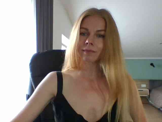 BlondaTina webcam
