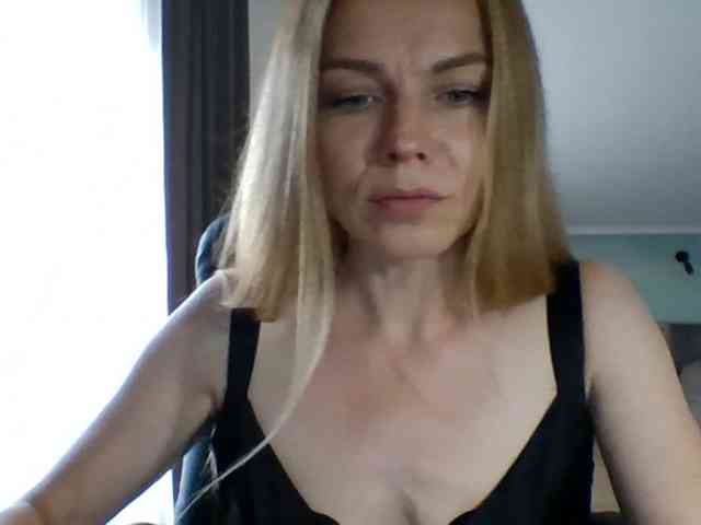 BlondaTina webcam