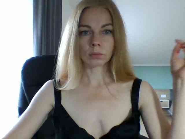 BlondaTina webcam