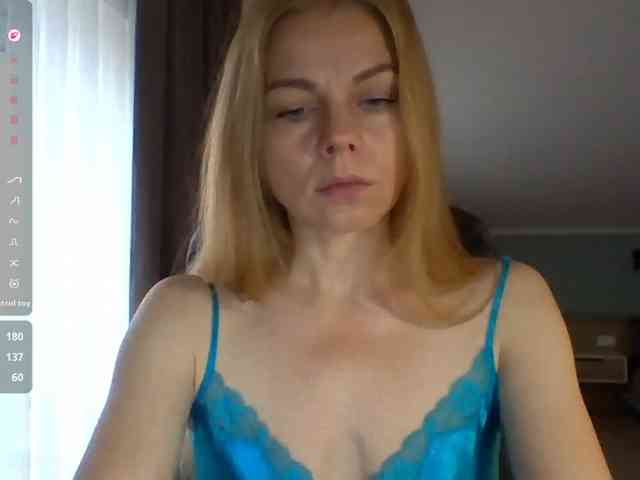 BlondaTina webcam