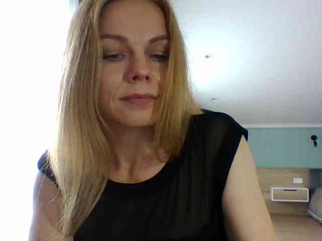 BlondaTina webcam