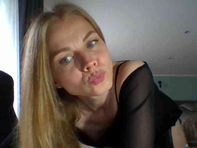 BlondaTina webcam