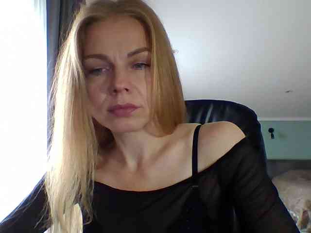 BlondaTina webcam