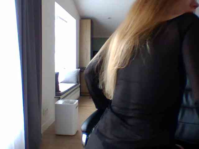 BlondaTina webcam