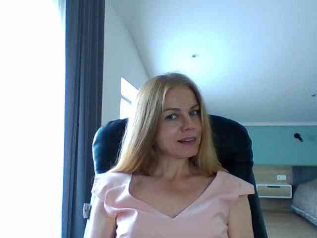 BlondaTina webcam
