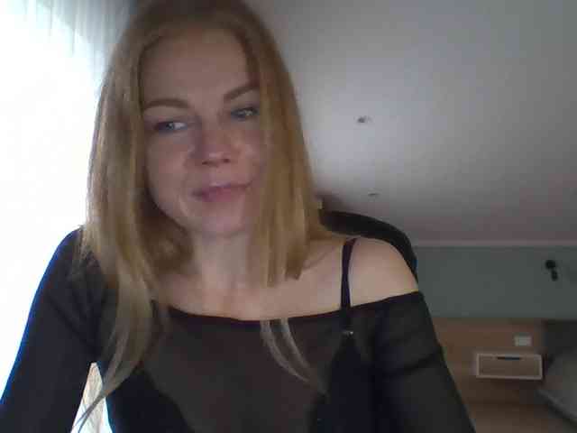 BlondaTina webcam