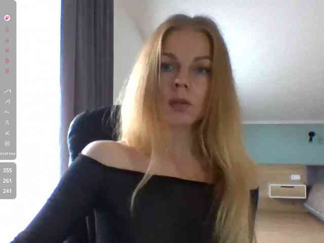 BlondaTina webcam