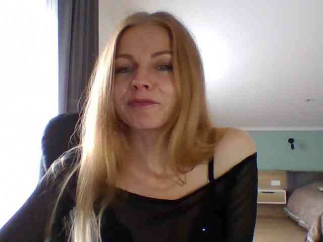 BlondaTina webcam