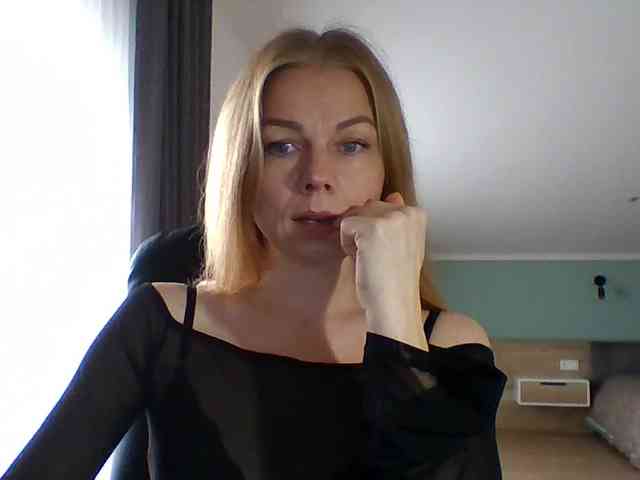BlondaTina webcam