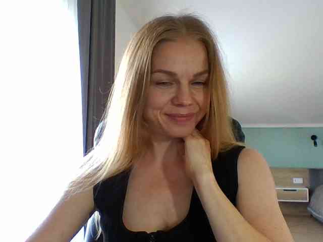 BlondaTina webcam