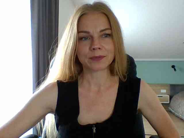 BlondaTina webcam