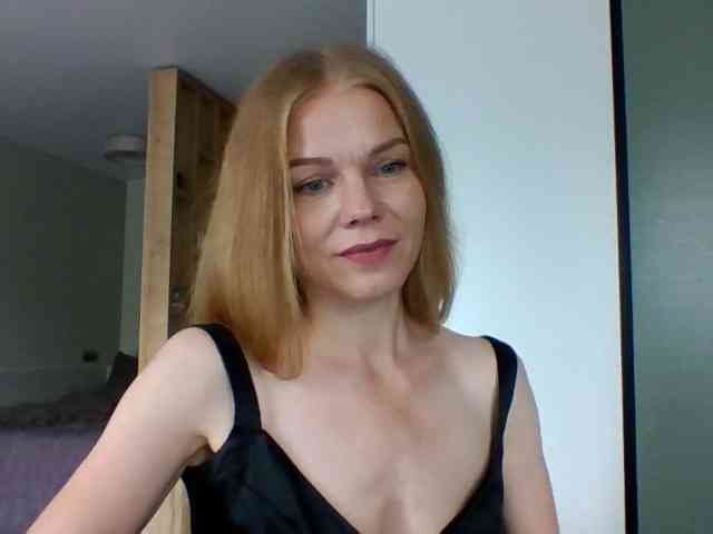 BlondaTina webcam