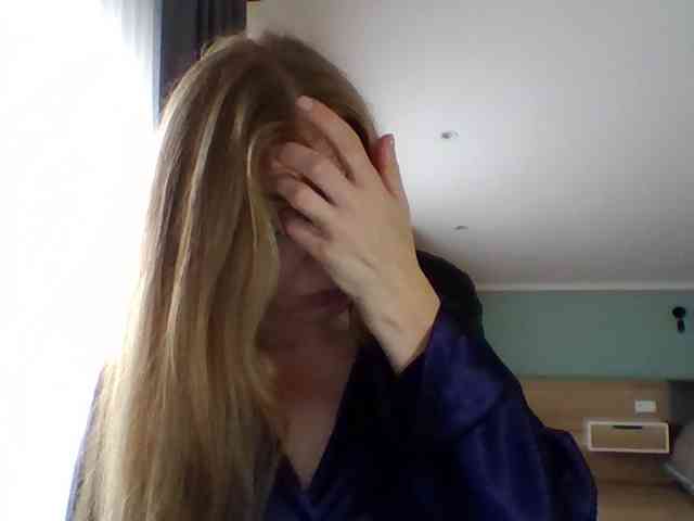 BlondaTina webcam
