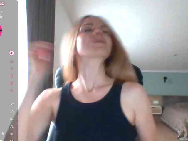 BlondaTina webcam