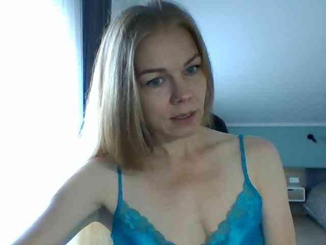 BlondaTina webcam