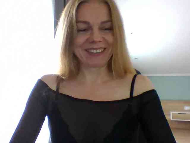 BlondaTina webcam