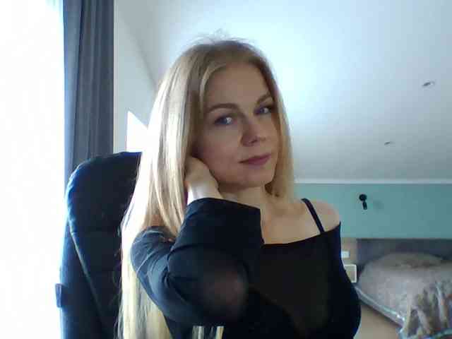 BlondaTina webcam