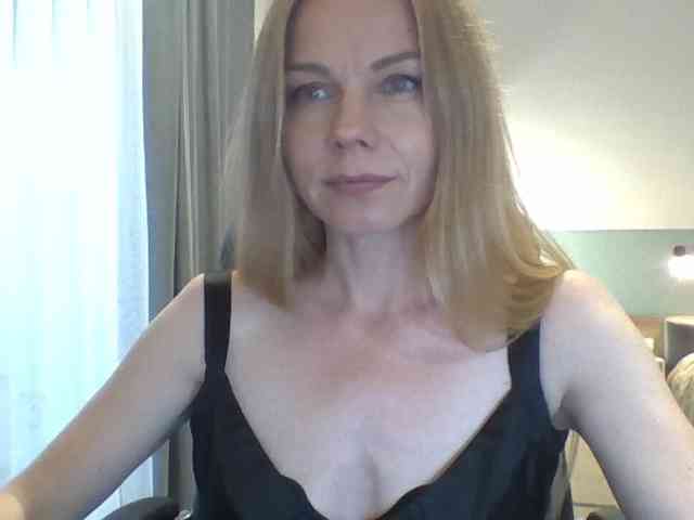 BlondaTina webcam