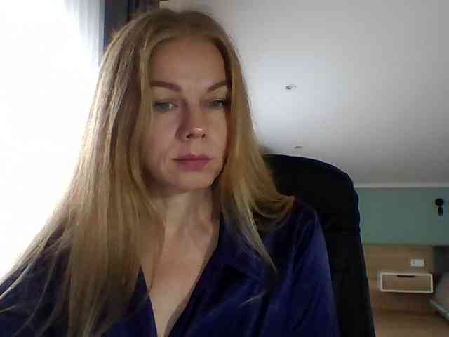 BlondaTina webcam