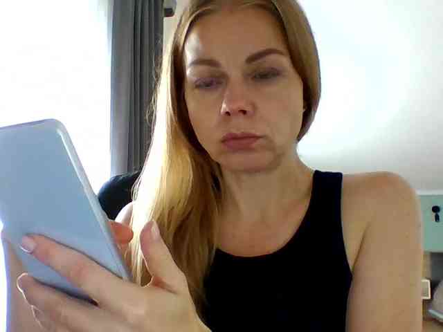 BlondaTina webcam