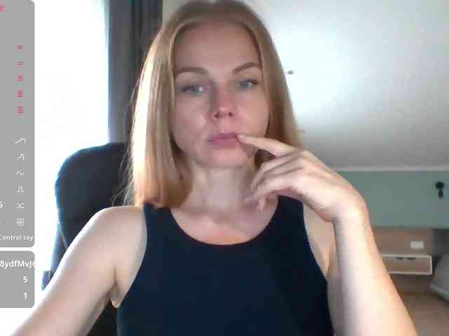 BlondaTina webcam