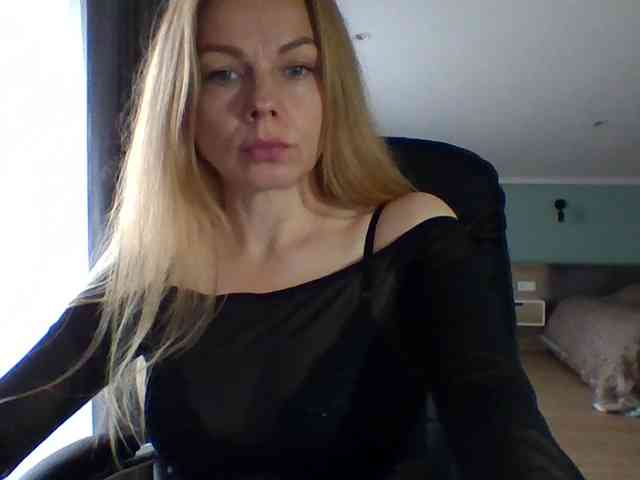BlondaTina webcam