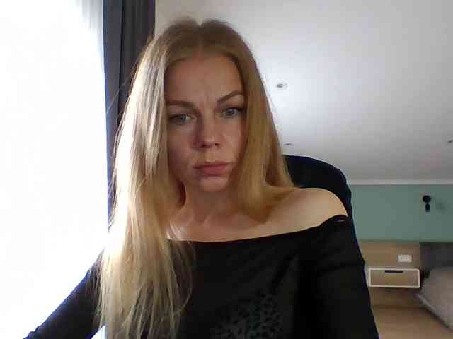 BlondaTina webcam