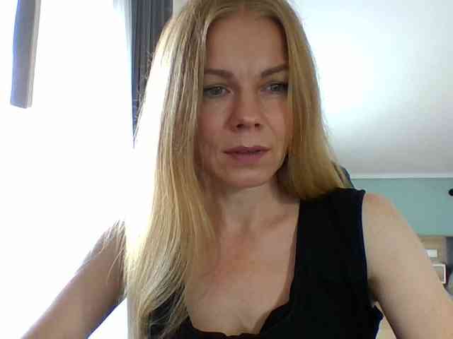 BlondaTina webcam