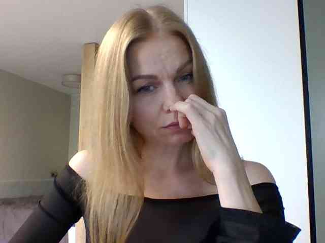 BlondaTina webcam
